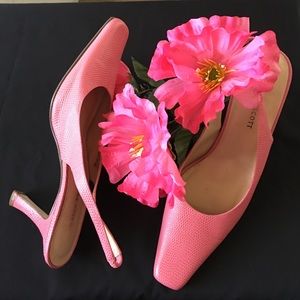 PRETTY IN PINK LEATHER HEELS.
