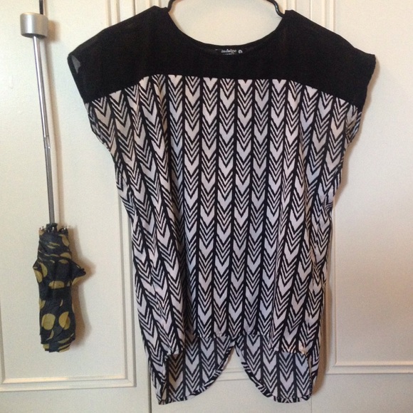Black and white opened back blouse. Size s