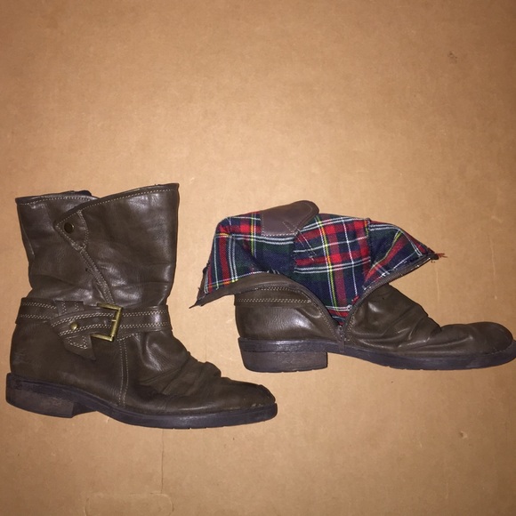 Bass Shoes - Bass combat boots in a olive/ brown color