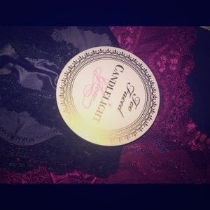 Too Faced Candlelight Glow pressed powder.