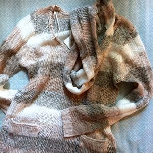 Price drop! 💸⬇️ Sweater with Matching Scarf