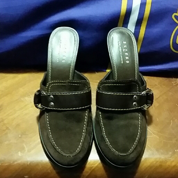 AXCESS Brown slip on heels. Size 7 1/2 - Picture 1 of 4