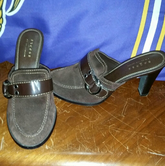 AXCESS Brown slip on heels. Size 7 1/2 - Picture 2 of 4