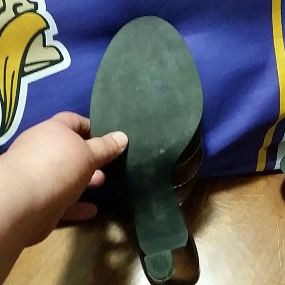 AXCESS Brown slip on heels. Size 7 1/2 - Picture 3 of 4