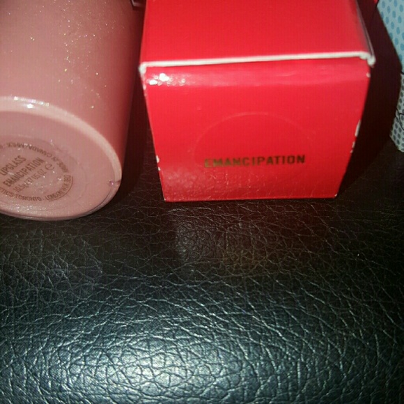 Rare Mac Wonder Woman Lipglass in "Emancipation"
