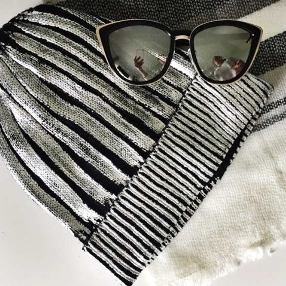 NWT || Silver Metallic Woven Knit Beanie Hat - Picture 4 of 4