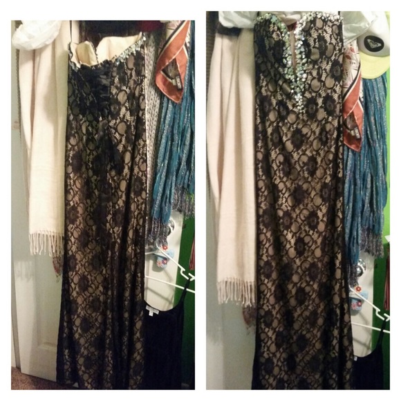 Long black lace dress - Picture 1 of 3