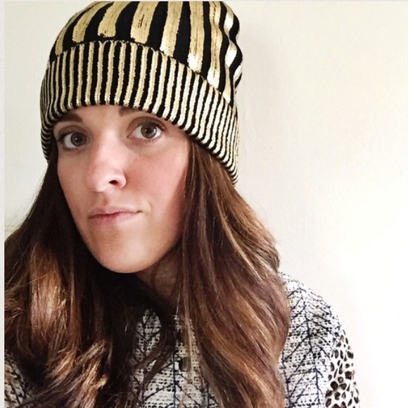 NWT || Gold Black Metallic Knit Beanie Hat - Picture 4 of 4