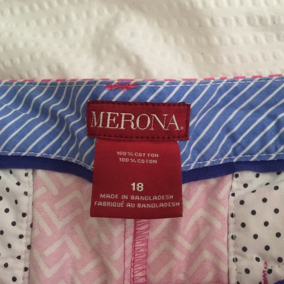 Pink shorts with white design - Picture 3 of 3