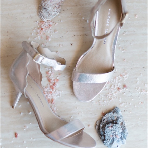 💕2X HP💕Chinese Laundry scalloped heels