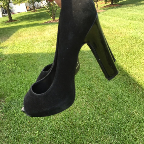 ✨💗FINAL SALE💗✨Nine West Suede Peep Toe Pumps - Picture 2 of 4