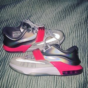 Nike KD's size 6 in boys (8 in women's)