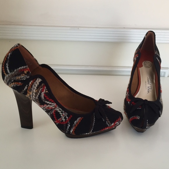 Vegan Isabel Toledo Yarn Knitted Heels - Picture 2 of 4
