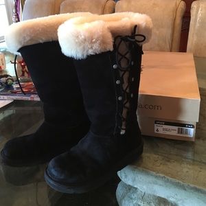 Uggs Upside size 6