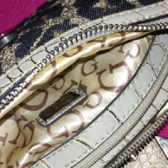 GUESS - Picture 2 of 3