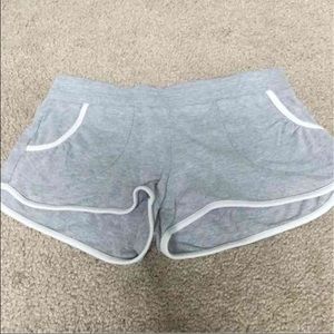 Grey shorts with pockets