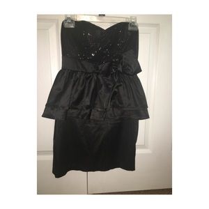 Black Mini Dress W. Sparkle && Classic Bow