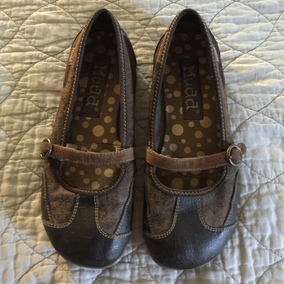 Mudd Brown leather/suede Flats