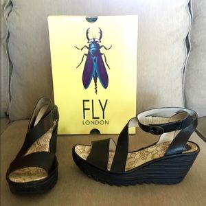 FLY LONDON YESK PLATFORM WEDGE SANDAL