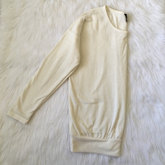 1 Cream Sweater - Picture 1 of 3