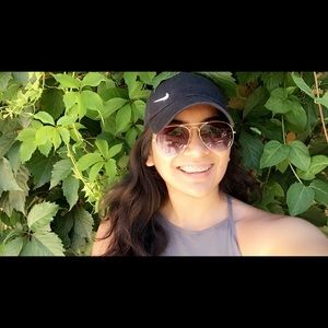 Meet your Posher, Lizbeth