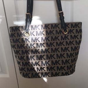 Michael Kors Monogram Jetset Tote