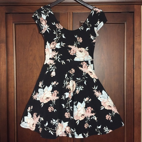 Floral skater dress - Urban Outfitters