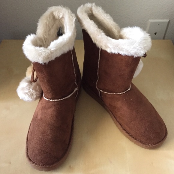 Brown, furry Ugg style boots by Dawgs, size 6
