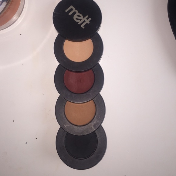 Dark matter by melt cosmetics