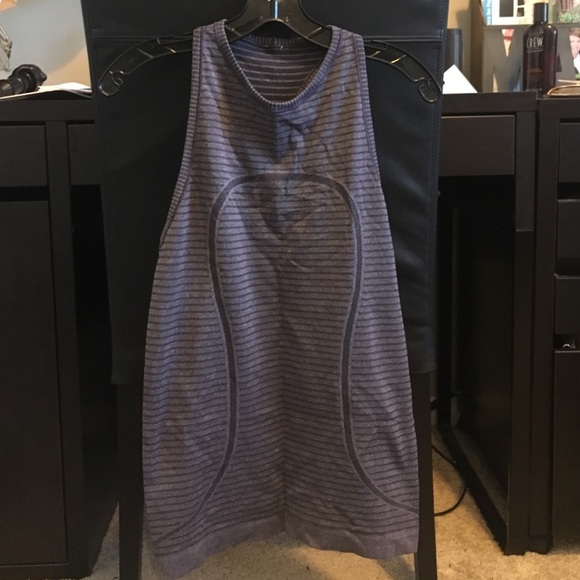 Lululemon high neck tank- never worn