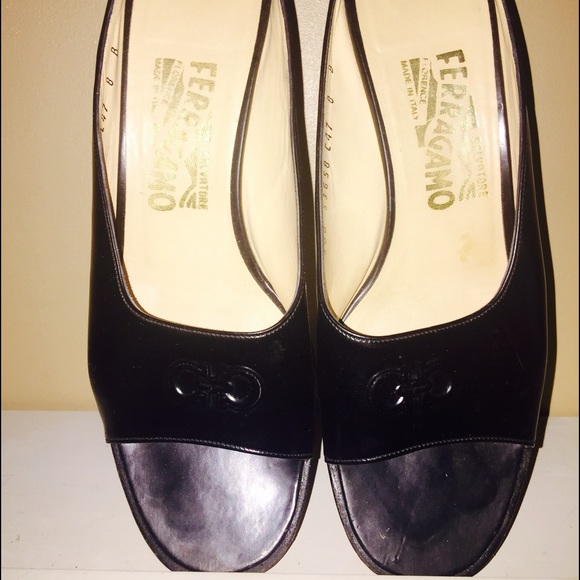 💥SOLD💥Ferragamo slide sandals blk leather size 8