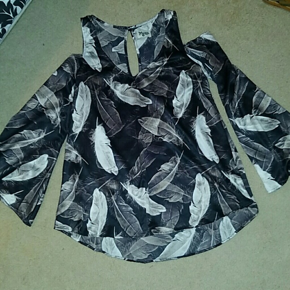 Show Me Your Mumu cold shoulder top