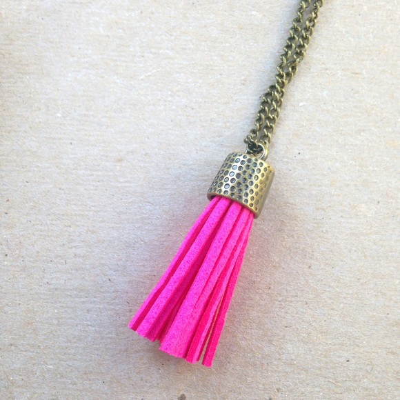 NEW Boutique Magenta Tassle Necklace