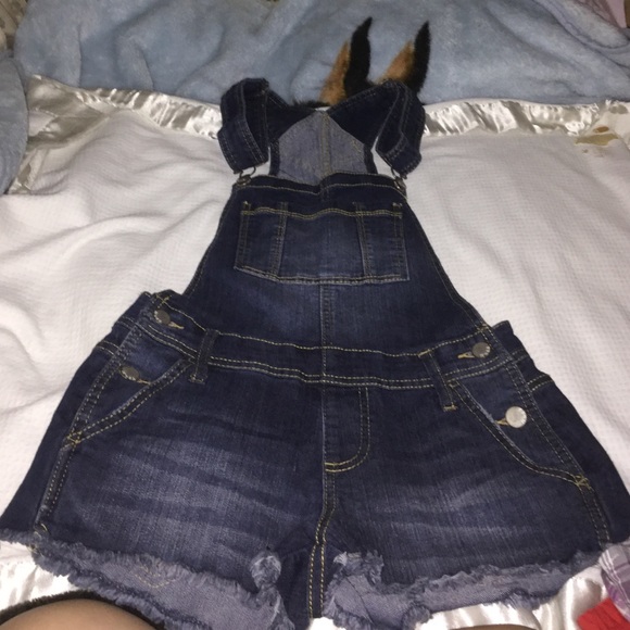 Cute overall shorts - Picture 1 of 4