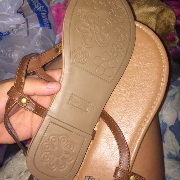 faded glory sandals - Picture 2 of 3
