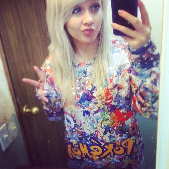 Pokémon Sweatshirt - Picture 2 of 2