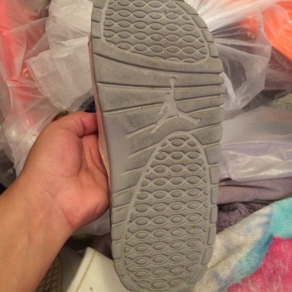 Jordan slides - Picture 2 of 3