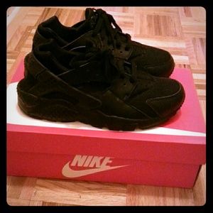 Black Nike Huarache