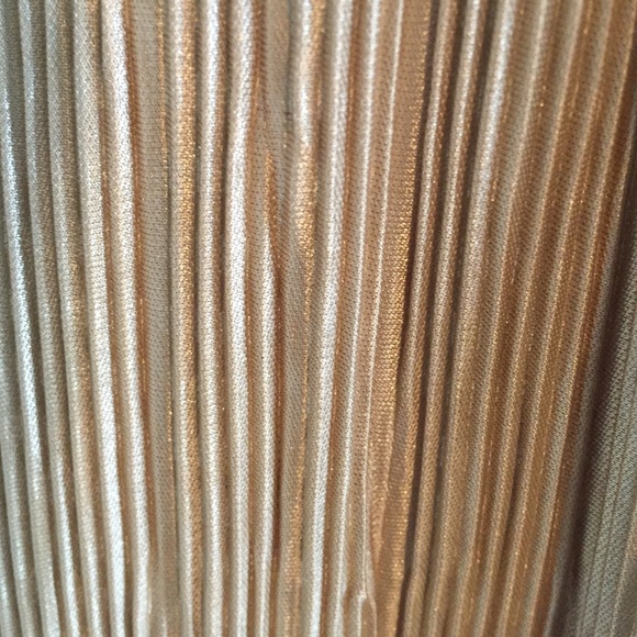 The limited gold tank top - Picture 3 of 3