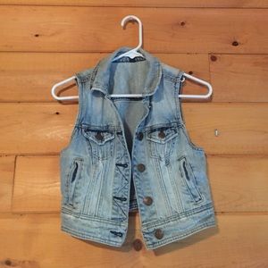 Adorable American Eagle jean vest
