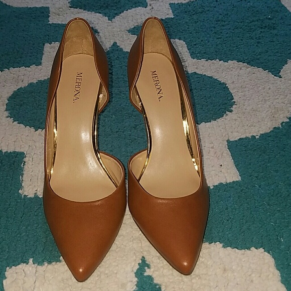 Gorgeous Carmel colored Merona Heels