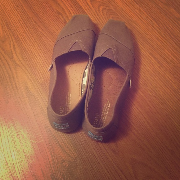 Grey TOMS