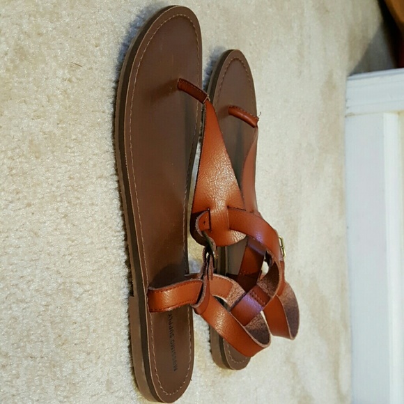 Brown flat sandals - Picture 2 of 3