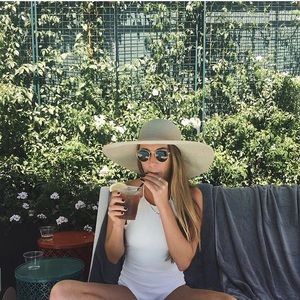 Meet your Posher, Sidney