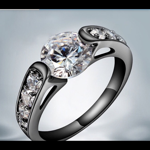 Cute Fashon ring brand new still in package ❤️ - Picture 1 of 3