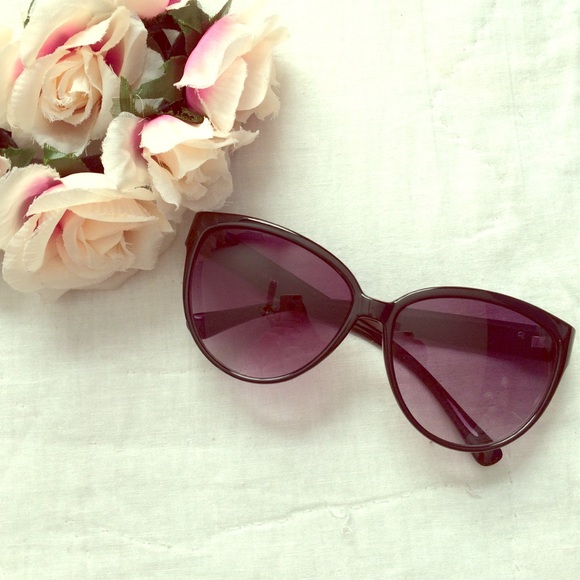 Guess - Cat Eye Sunglasses