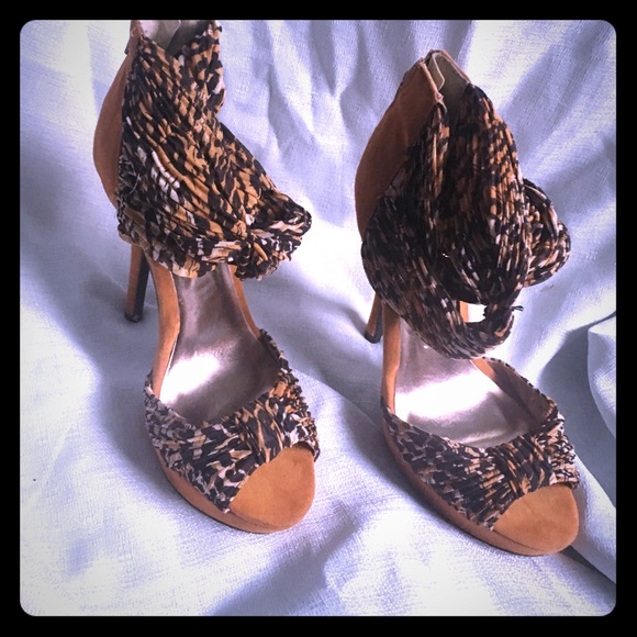Open toe shoes