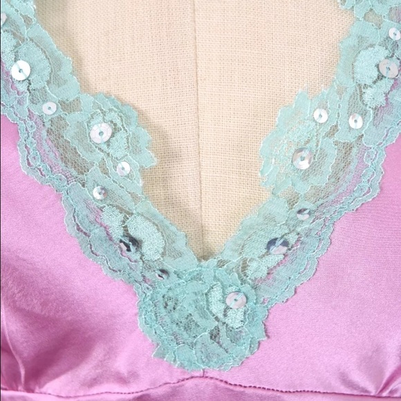 ❌SOLD❌Gold Hawk silk charmeuse sequin tank - Picture 2 of 4