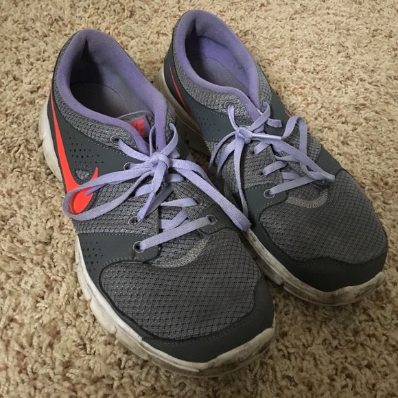 Nike tennis shoes