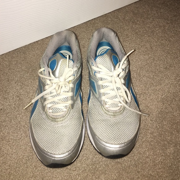 Reebok easy tone tennis shoes